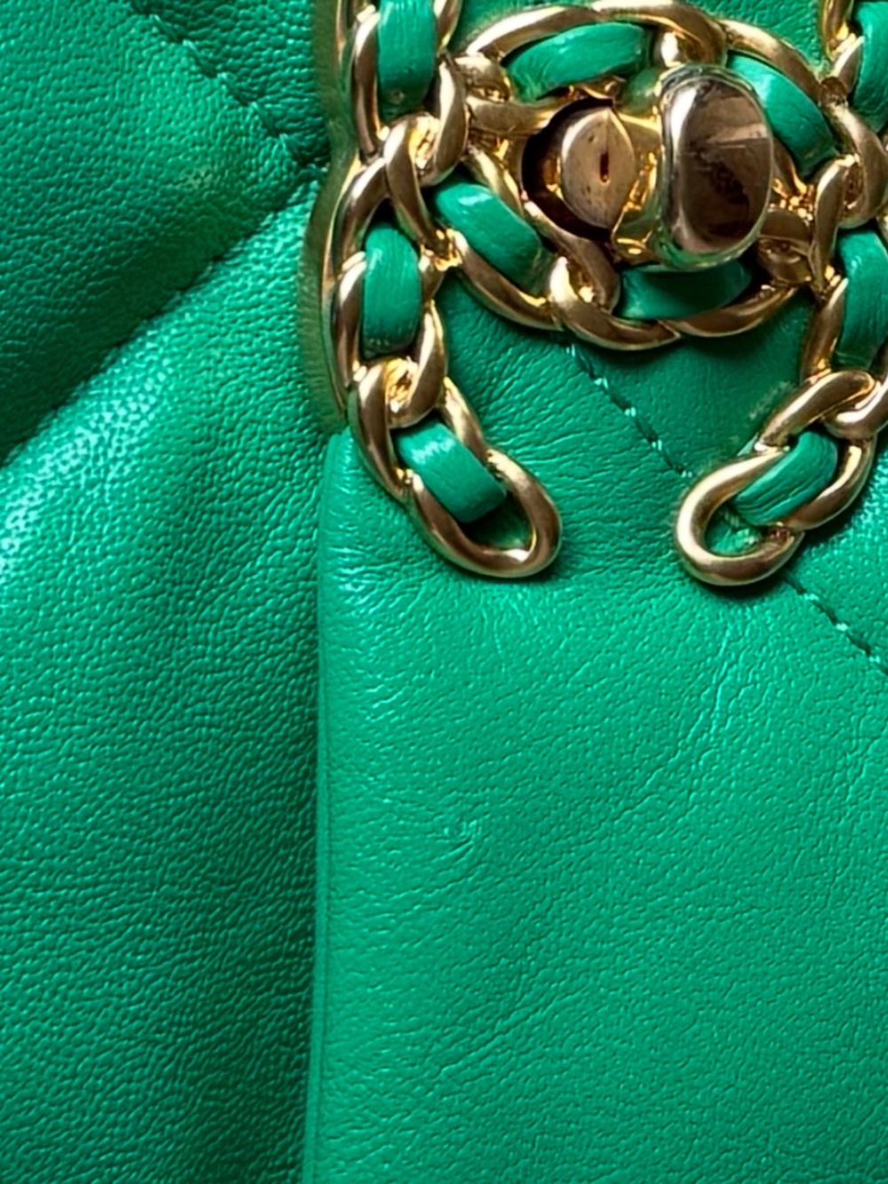 Chanel 19 Green Handbag size Large - Picture 13 of 13
